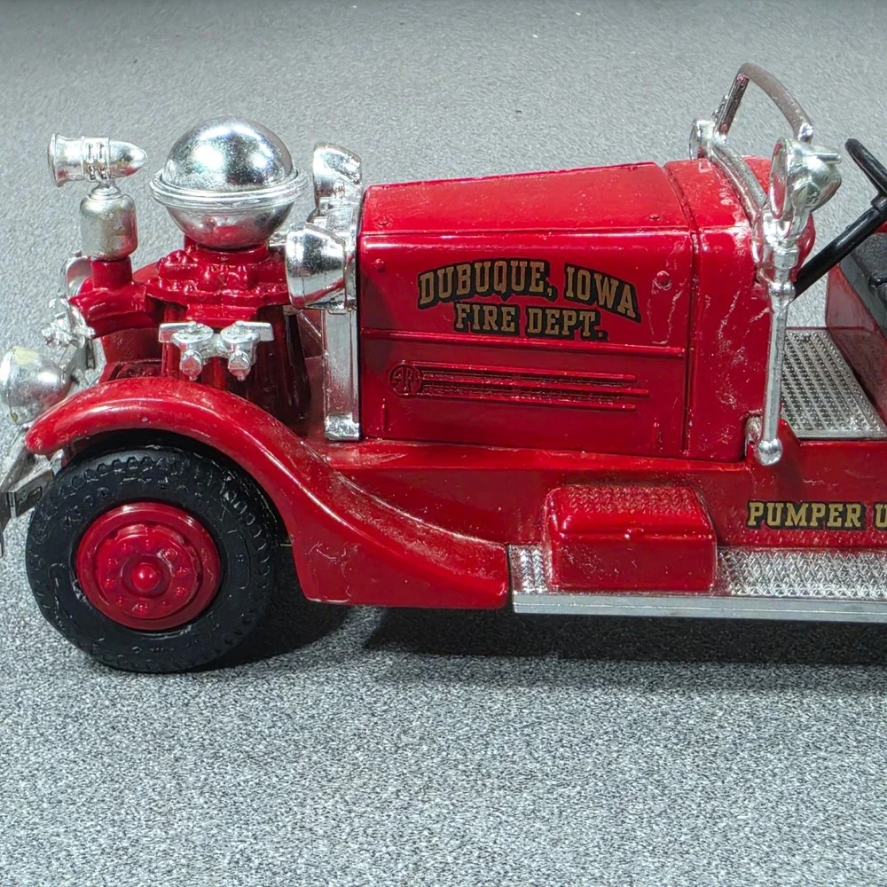 Signature Models Fire Truck Dubuque Iowa Pumper Unit Red Good Diecast 1/43